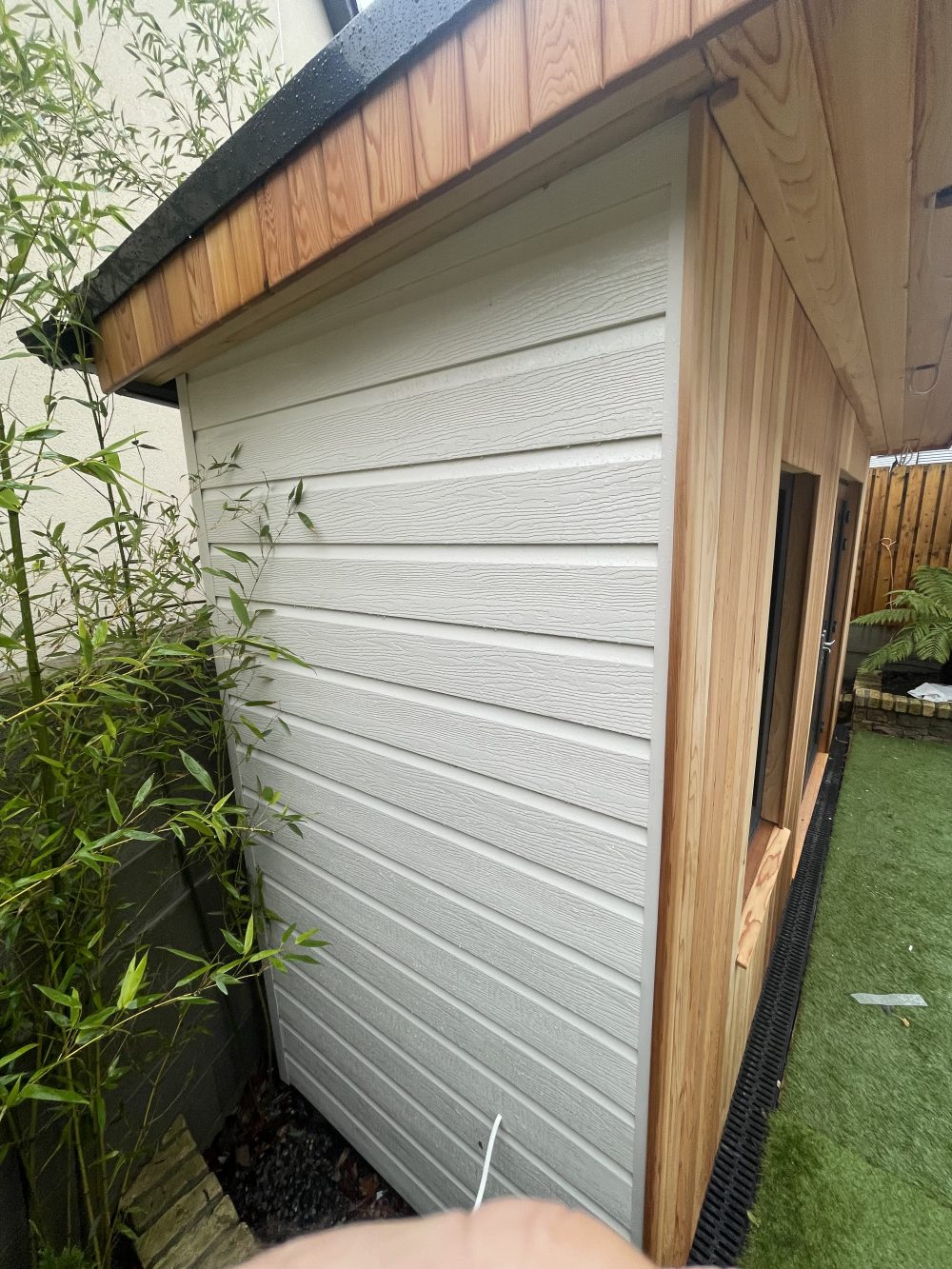Garden room, left side.
