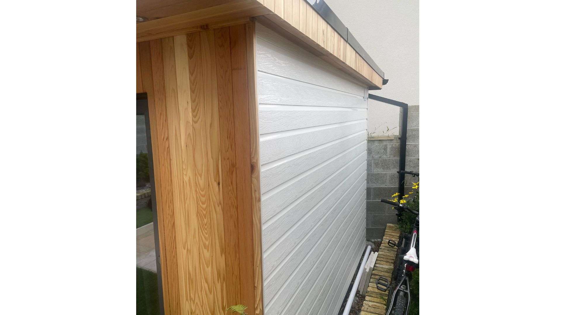 Maintenance-free composite cladding side finish